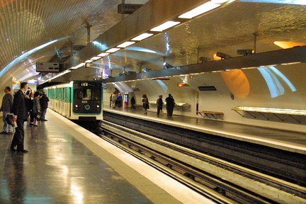 Métro à PARIS ligne 4