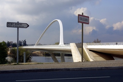 Pont de l_Europe sur la Loire à Orléans