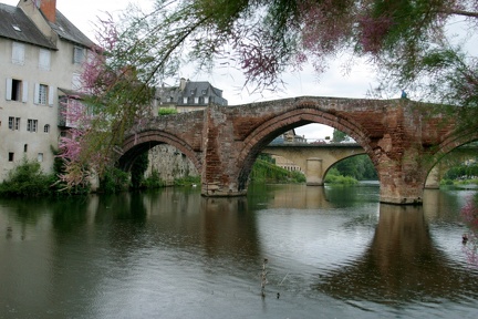 Pont d'Espalion (14ème siècle) sur le Lot
