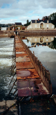 À Montrichard, sur le Cher, un barrage à aiguilles