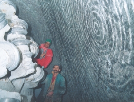 photo du tunnelier sur le front de taille. Le percement de la galerie a été effectué entre décembre 1987 et fin avril 1988