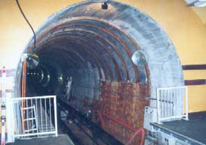 Vue de l'entrée du tunnel au niveau de la gare "Aval"