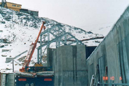 Vue des travaux concernant la réalisation de l'ascenseur incliné (bâtiment de départ, en chantier)