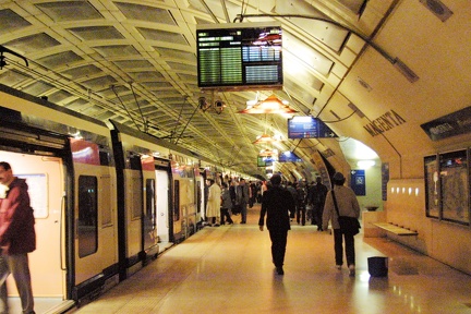 Métro Eole Station Magenta