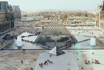 Pyramide du Louvre