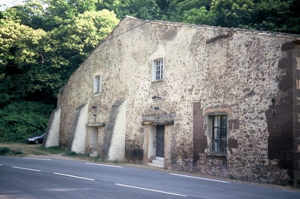 Anciennes écuries aux Adrets