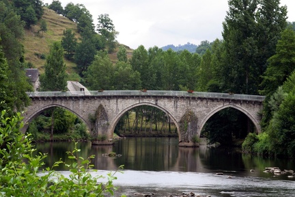 Pont d'Entraygues (XIIIème siècle) sur la Truyère