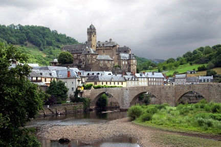 Pont gothique d'Estaing (XVIe siècle) sur le Lot 