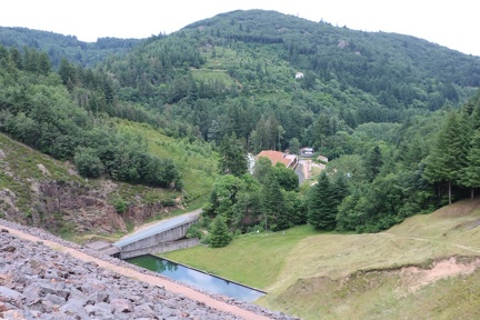 Vue en aval de l'ouvrage