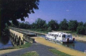 Pont-Canal latéral à la Loire à Digoin